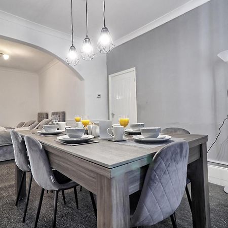 Beautiful Spacious Four Bedroom House With Parking For 2 Cars, 5 Minute Walk To Southend Station Exteriér fotografie
