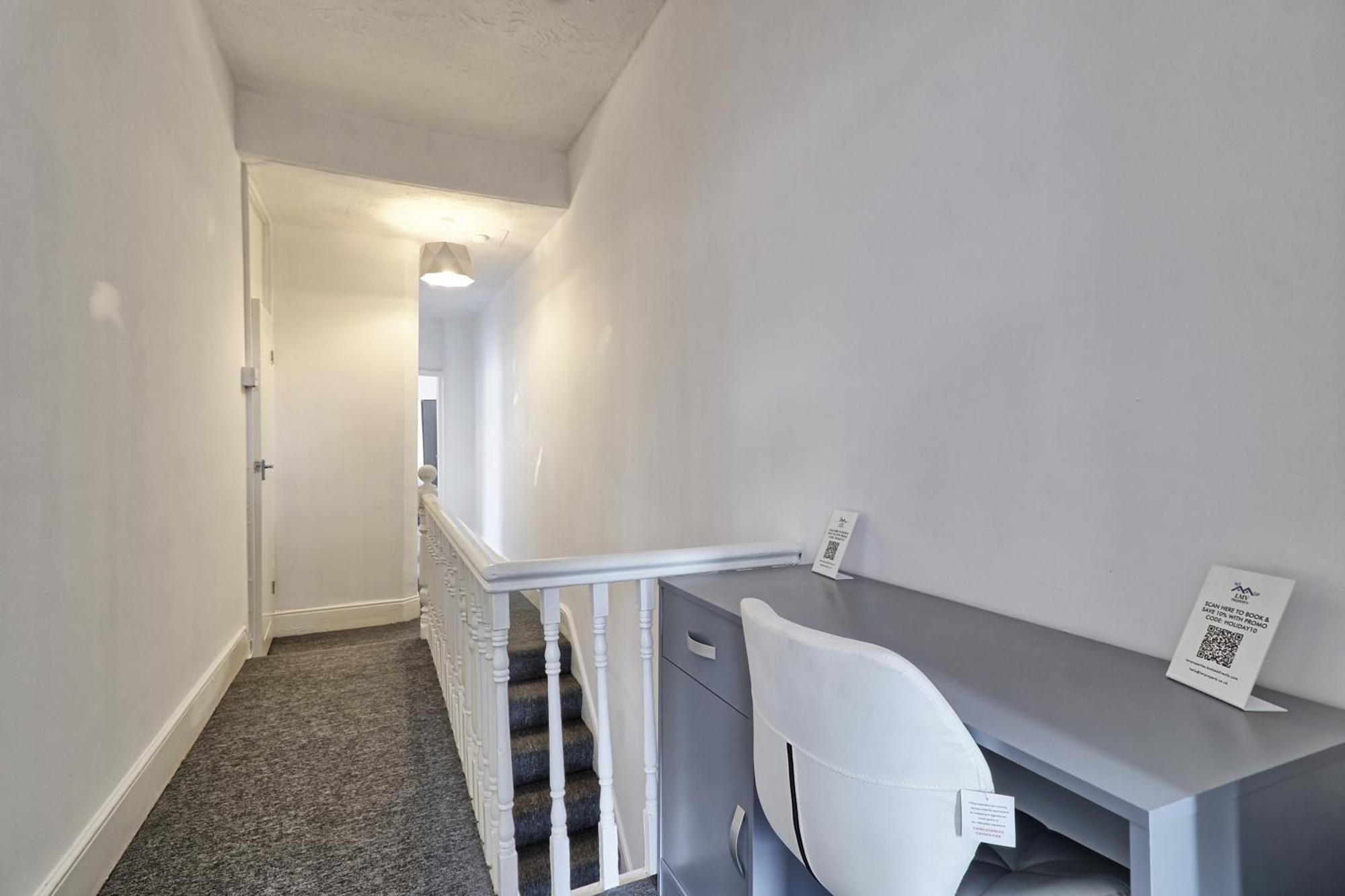 Beautiful Spacious Four Bedroom House With Parking For 2 Cars, 5 Minute Walk To Southend Station Exteriér fotografie