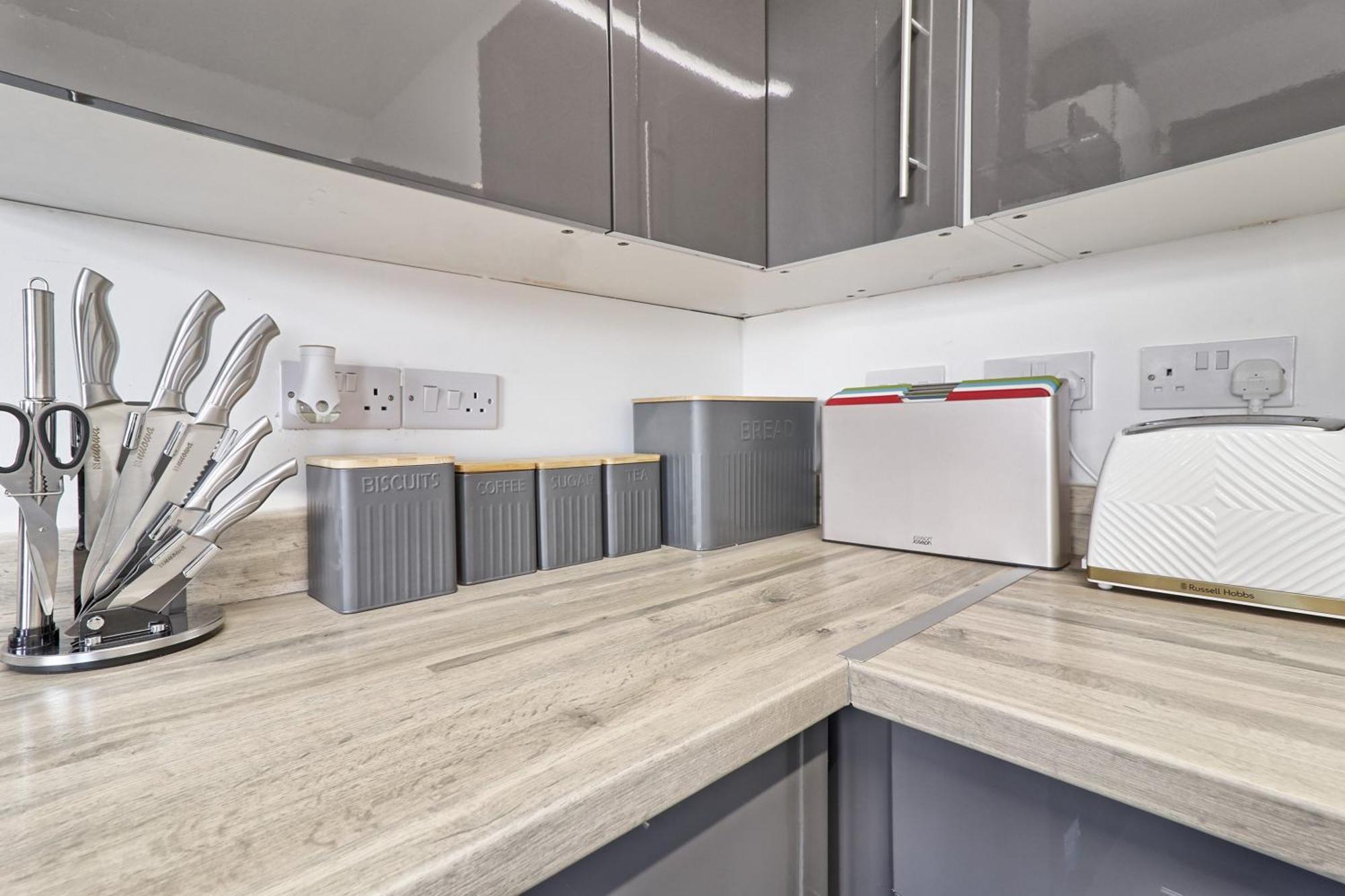 Beautiful Spacious Four Bedroom House With Parking For 2 Cars, 5 Minute Walk To Southend Station Exteriér fotografie