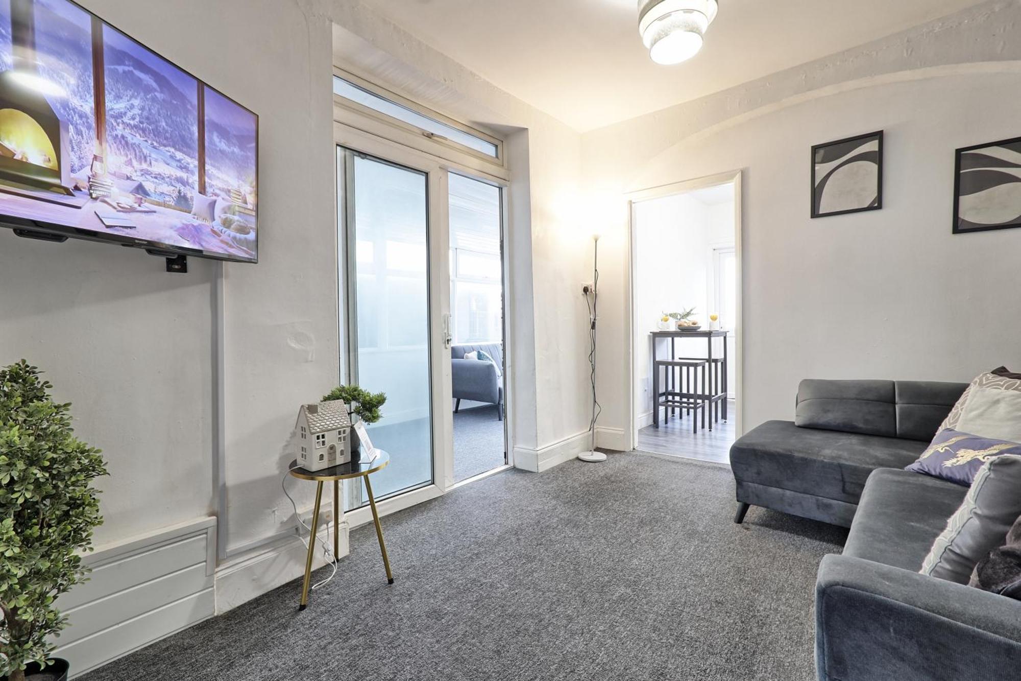 Beautiful Spacious Four Bedroom House With Parking For 2 Cars, 5 Minute Walk To Southend Station Exteriér fotografie