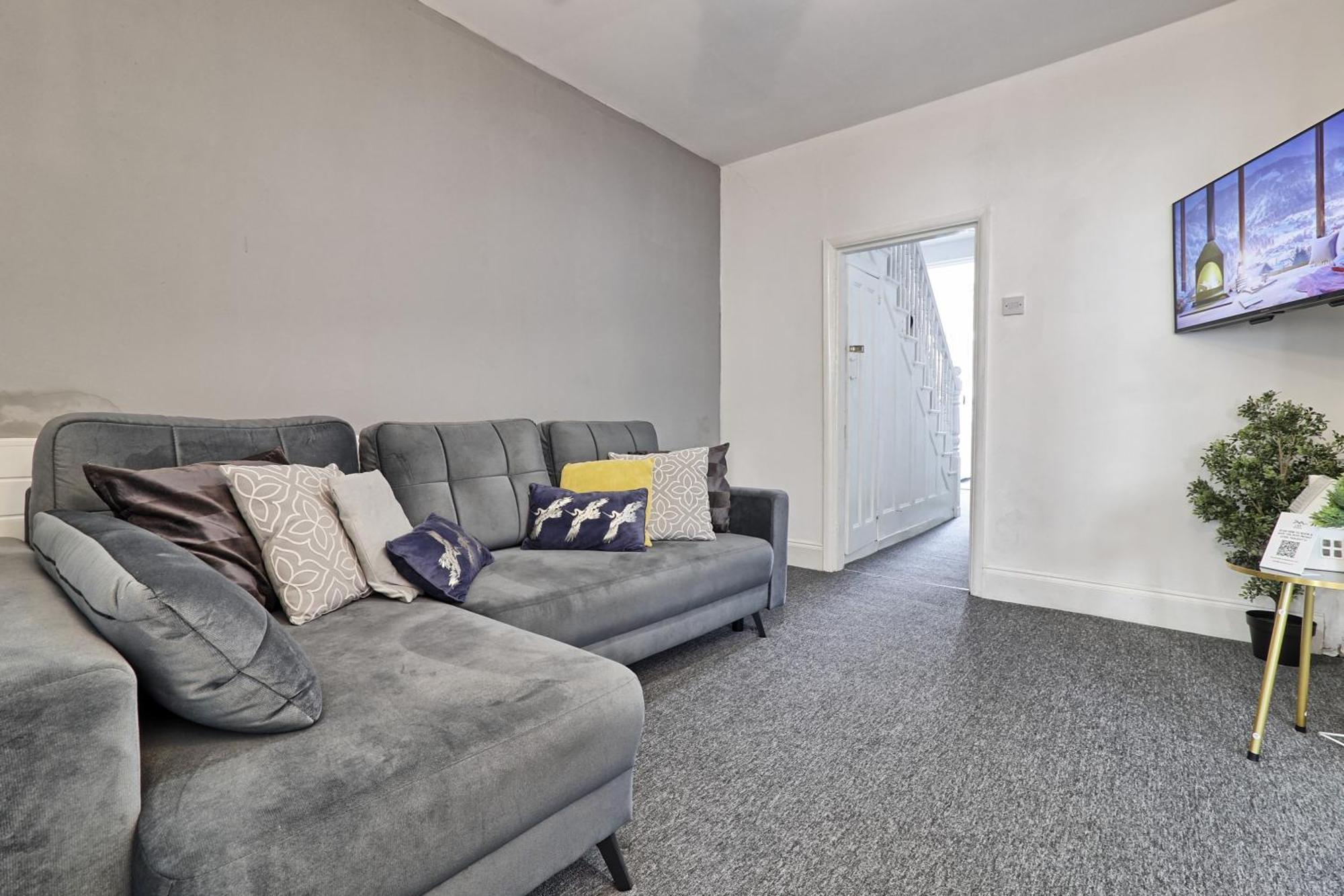 Beautiful Spacious Four Bedroom House With Parking For 2 Cars, 5 Minute Walk To Southend Station Exteriér fotografie