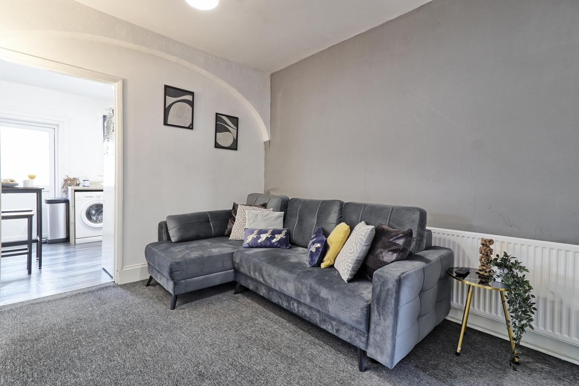 Beautiful Spacious Four Bedroom House With Parking For 2 Cars, 5 Minute Walk To Southend Station Exteriér fotografie