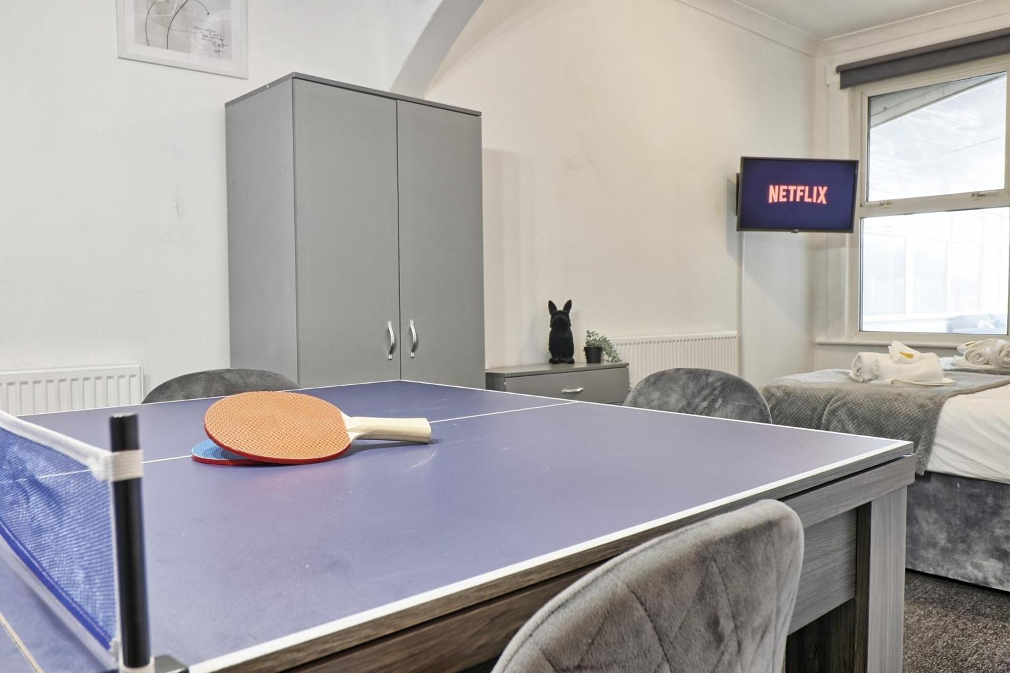 Beautiful Spacious Four Bedroom House With Parking For 2 Cars, 5 Minute Walk To Southend Station Exteriér fotografie