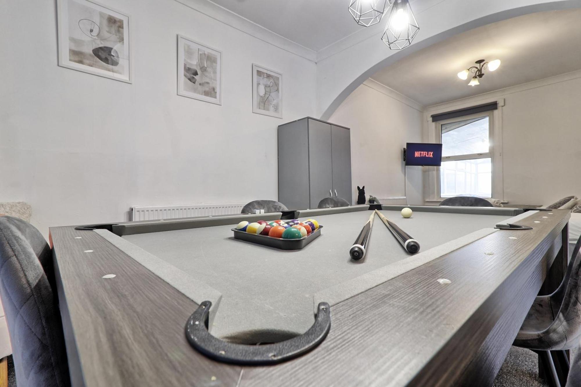 Beautiful Spacious Four Bedroom House With Parking For 2 Cars, 5 Minute Walk To Southend Station Exteriér fotografie