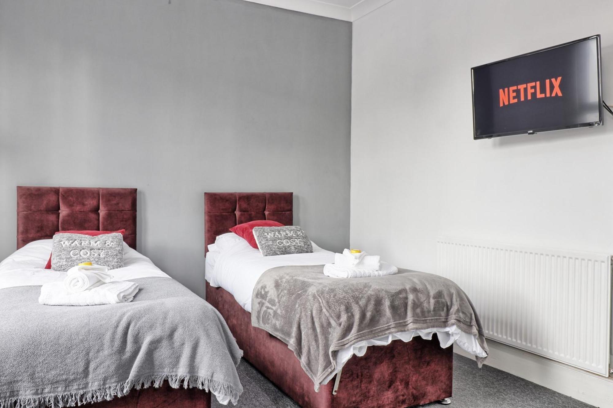 Beautiful Spacious Four Bedroom House With Parking For 2 Cars, 5 Minute Walk To Southend Station Exteriér fotografie