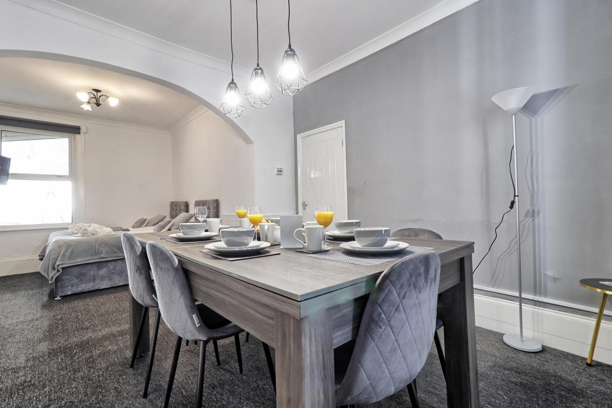 Beautiful Spacious Four Bedroom House With Parking For 2 Cars, 5 Minute Walk To Southend Station Exteriér fotografie